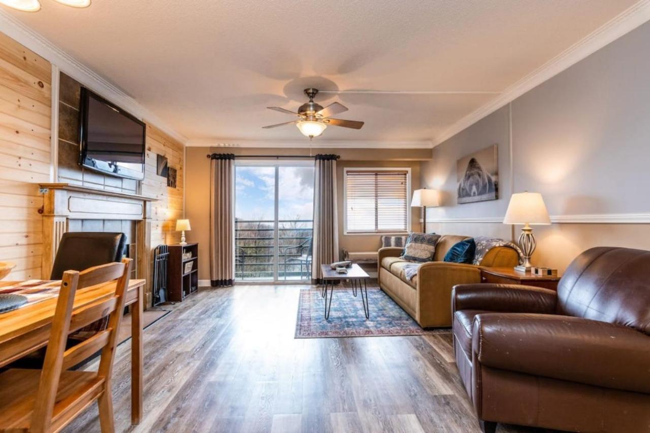 Sky High Views!!-Peak Mountaintop-Outdoor Pool-Close To Downtown-Private Balcony-Wifi-Cable แกตลิงเบิร์ก ภายนอก รูปภาพ