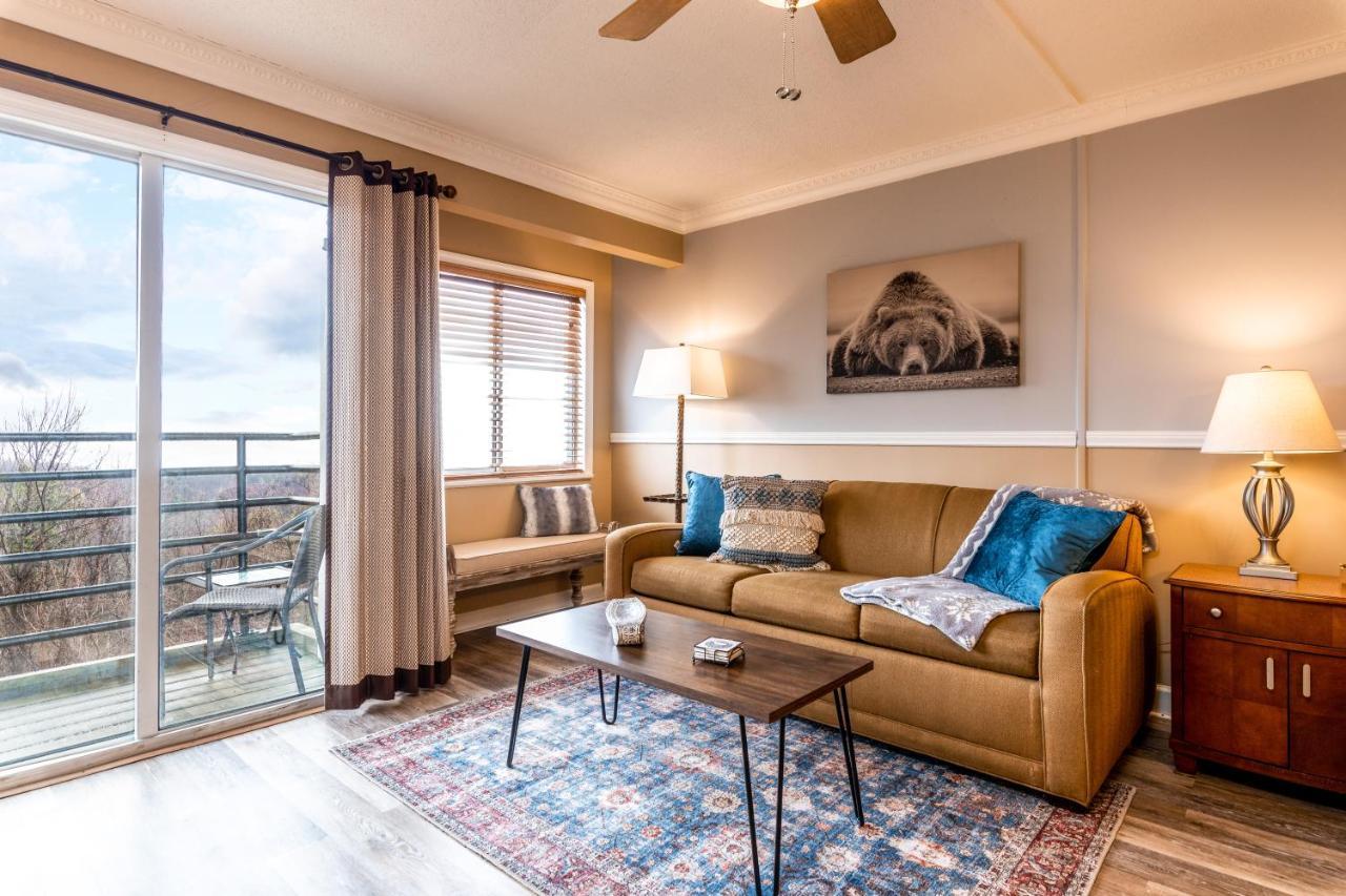 Sky High Views!!-Peak Mountaintop-Outdoor Pool-Close To Downtown-Private Balcony-Wifi-Cable แกตลิงเบิร์ก ภายนอก รูปภาพ