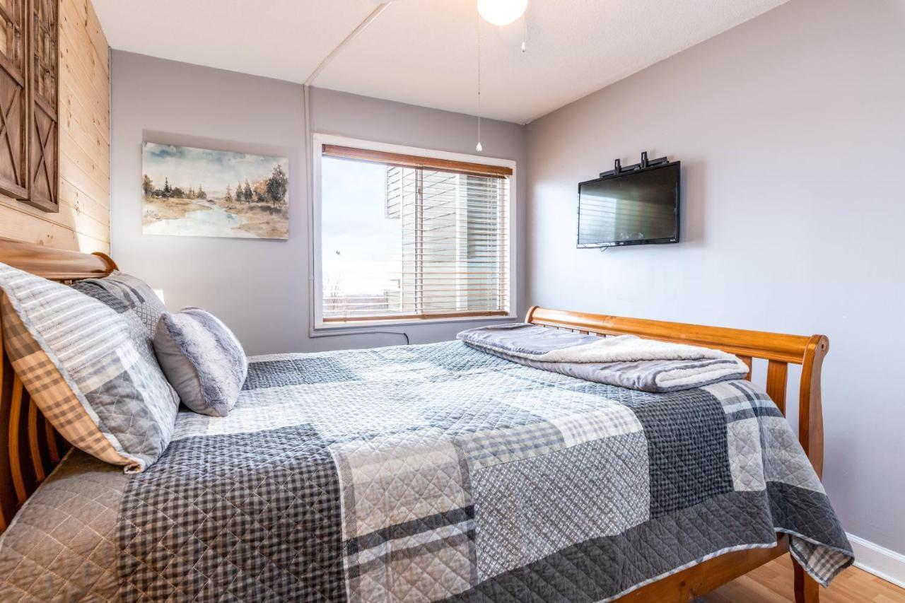 Sky High Views!!-Peak Mountaintop-Outdoor Pool-Close To Downtown-Private Balcony-Wifi-Cable แกตลิงเบิร์ก ภายนอก รูปภาพ