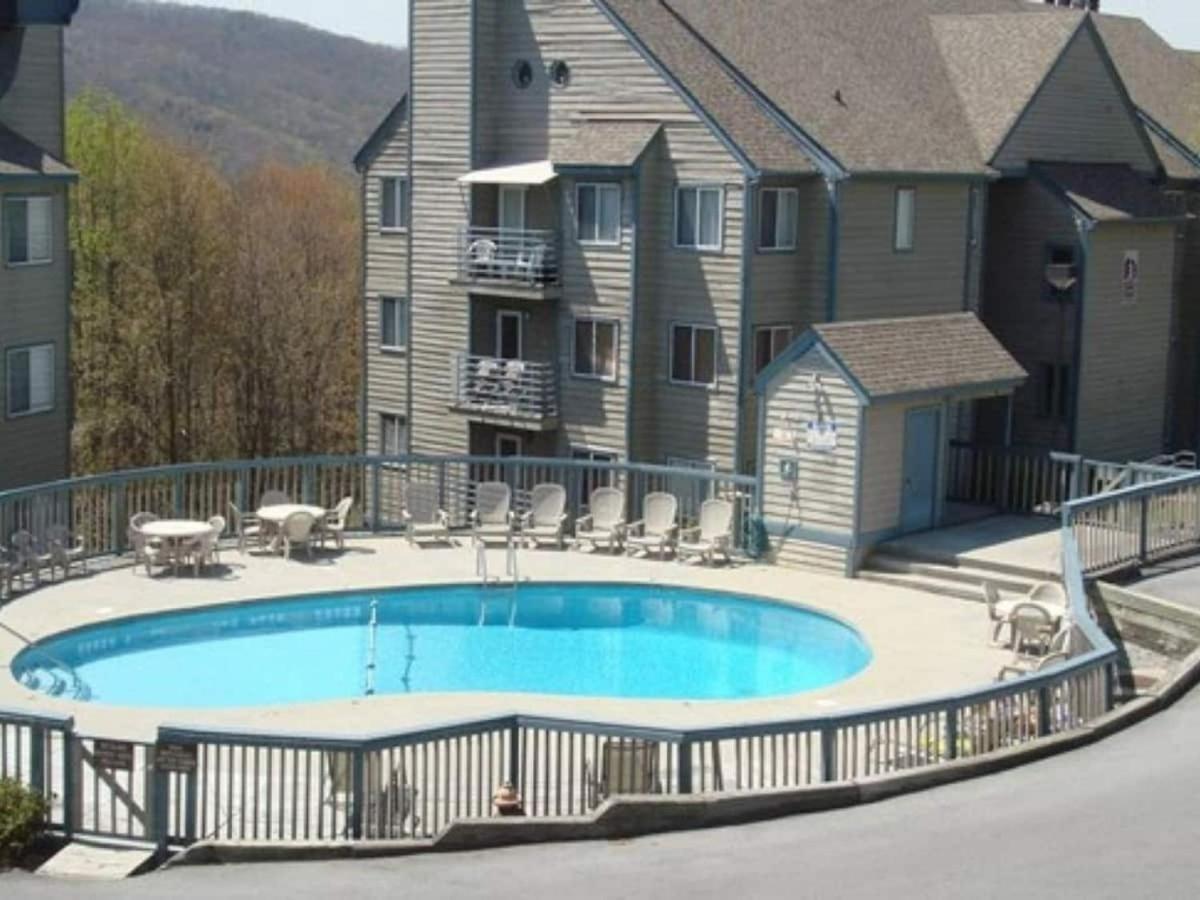 Sky High Views!!-Peak Mountaintop-Outdoor Pool-Close To Downtown-Private Balcony-Wifi-Cable แกตลิงเบิร์ก ภายนอก รูปภาพ