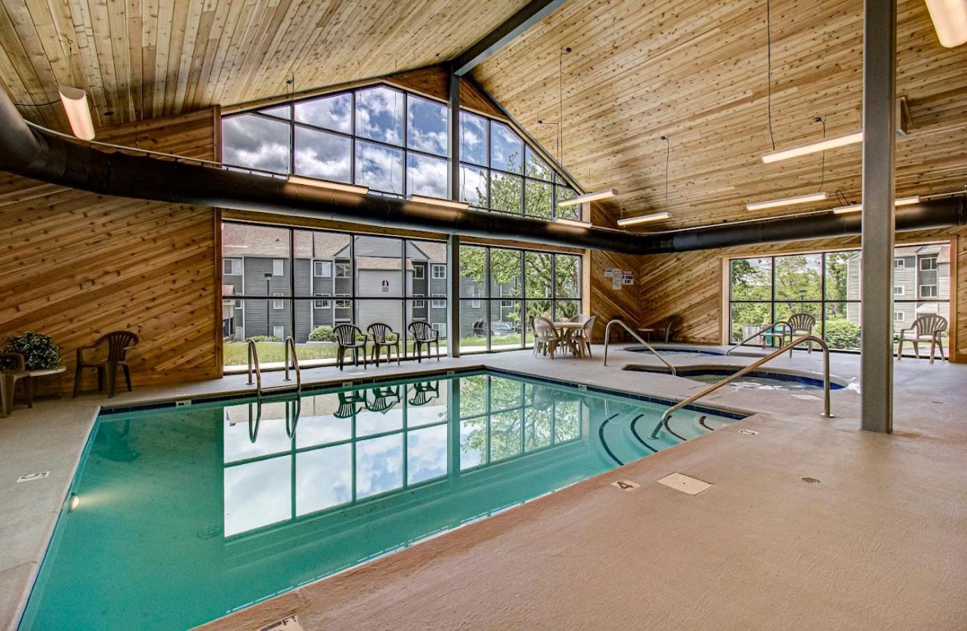 Sky High Views!!-Peak Mountaintop-Outdoor Pool-Close To Downtown-Private Balcony-Wifi-Cable แกตลิงเบิร์ก ภายนอก รูปภาพ